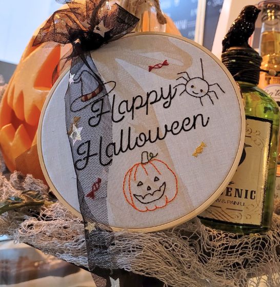 Cette image montre une création faite pendant un atelier broderie sur Bordeaux avec l'atelier Magalu.