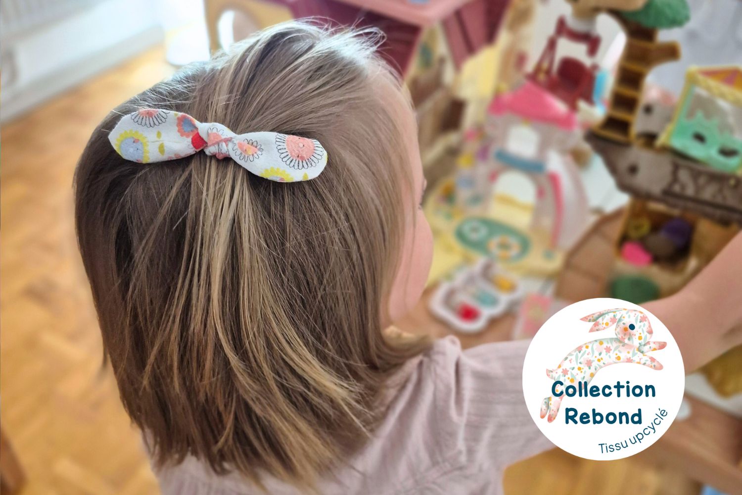 Barrette faite avec une chute de tissus par l'atelier magalu.