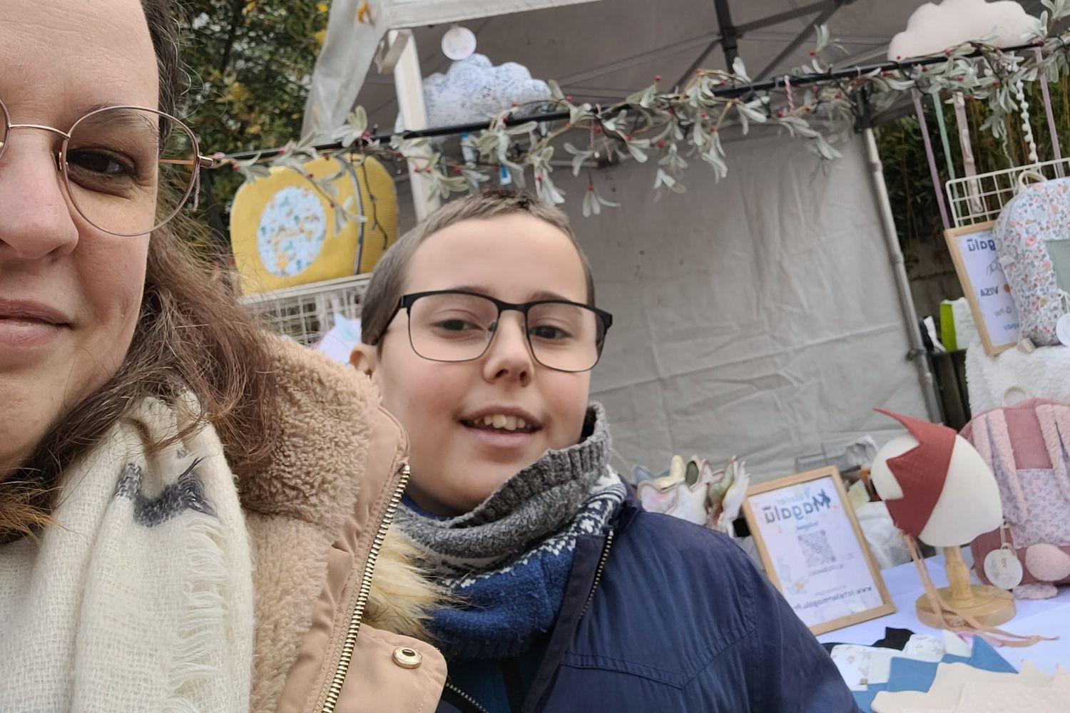 Exemple de ma vie de maman artisane: Mon fils qui m'accompagne jusque sur les marchés.